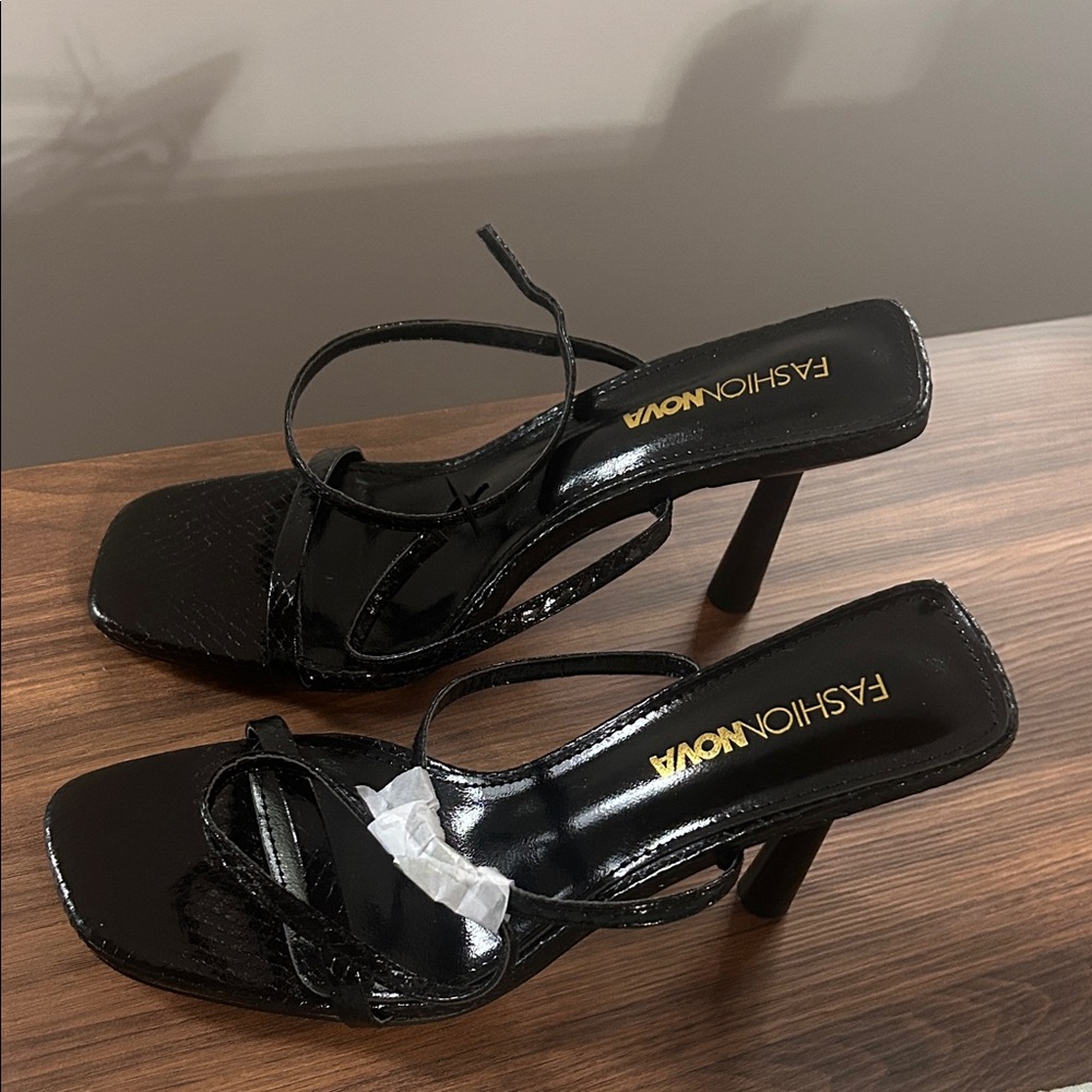Fashion Nova Glossy Black Heels NWT